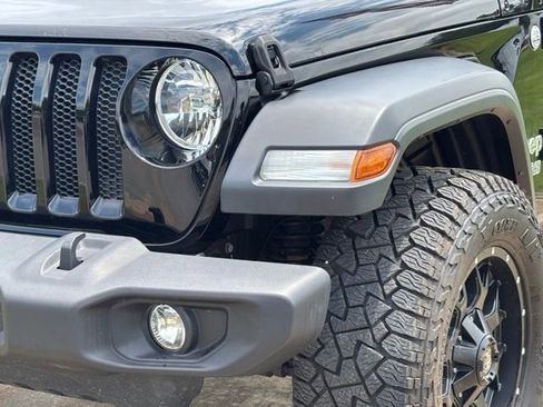 Used 2018 Jeep Wrangler Unlimited Sport AWD/4WD image 11