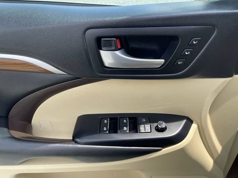 Certified 2018 Toyota Highlander Limited Platinum w/ Carpet Mat Package (TMS) AWD/4WD image 12
