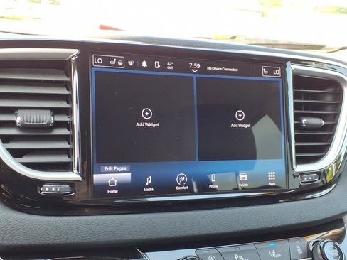 Used 2024 Chrysler Pacifica Touring-L FWD image 16