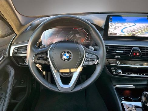 Used 2023 BMW 530i xDrive w/ Premium Package image 8