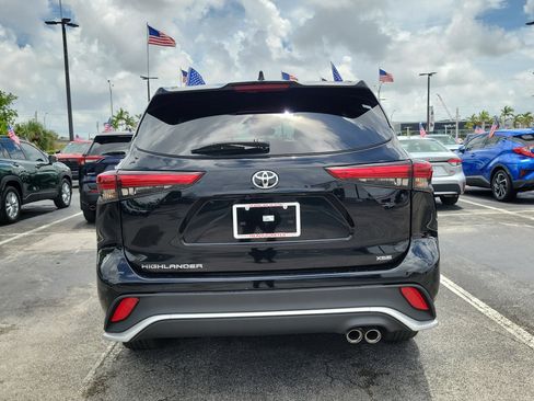 Used 2023 Toyota Highlander XSE FWD image 10