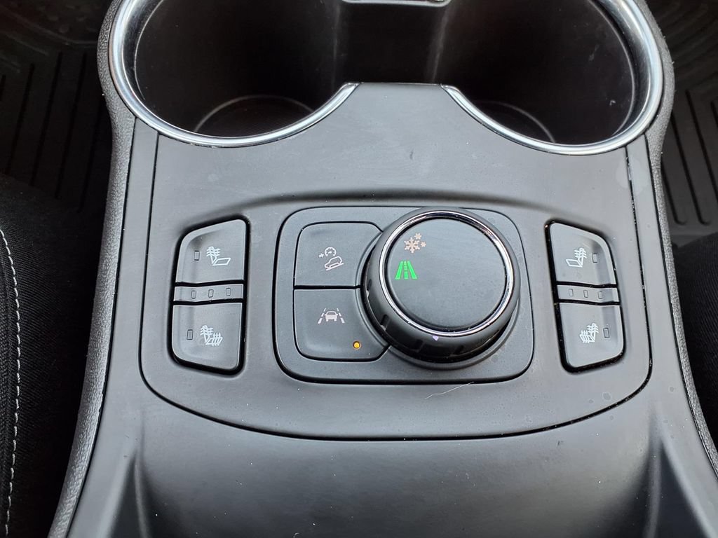 Used 2024 GMC Terrain SLE w/ Driver Convenience Package FWD image 10