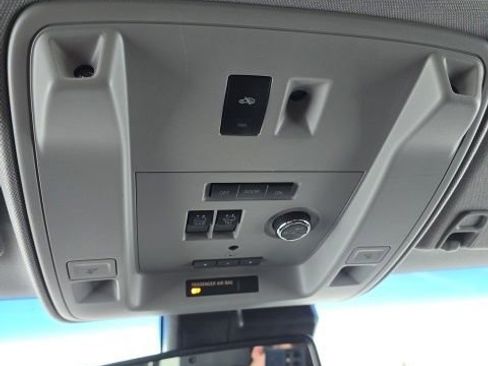 Used 2020 Chevrolet Suburban Premier image 21