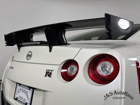 Used 2021 Nissan GT-R NISMO AWD/4WD image 47