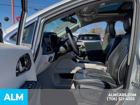 Used 2023 Chrysler Pacifica Limited image 15