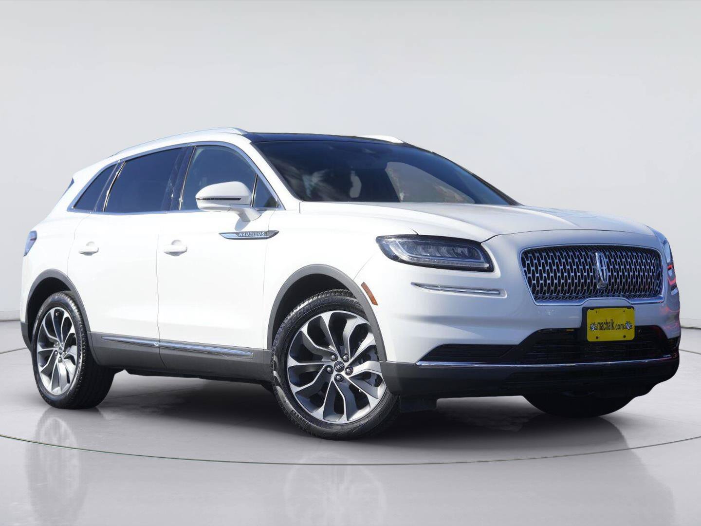 Used 2022 Lincoln Nautilus Reserve w/ Luxury Package FWD image 2