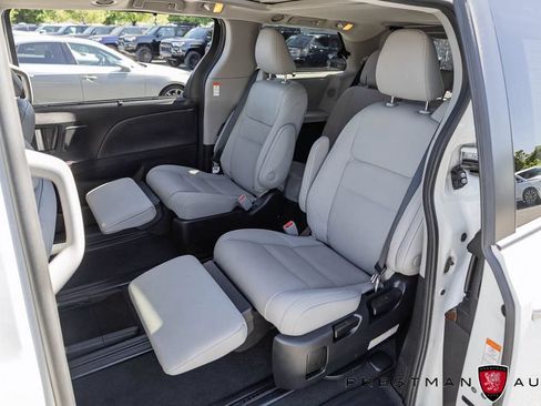 Used 2020 Toyota Sienna Limited FWD image 39