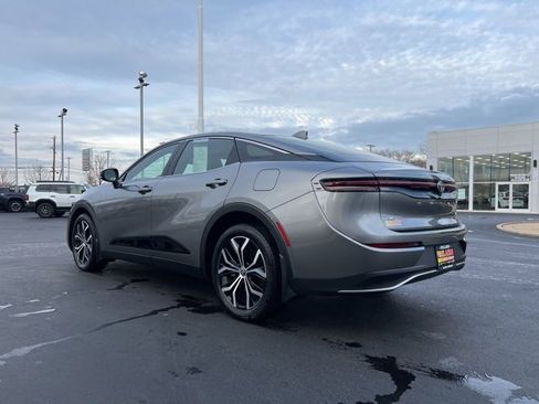 Used 2023 Toyota Crown XLE image 5