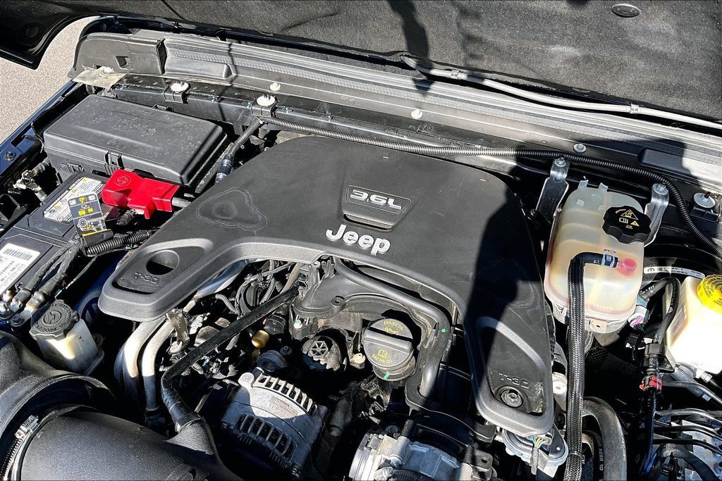 Used 2020 Jeep Gladiator Overland AWD/4WD image 31