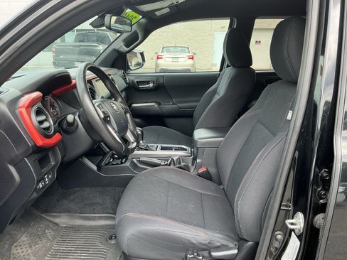 Used 2019 Toyota Tacoma TRD Sport AWD/4WD image 10