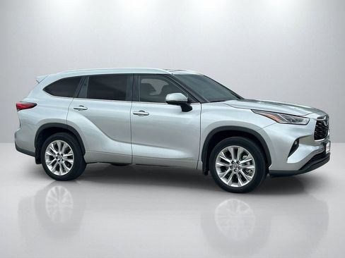 Used 2023 Toyota Highlander Limited AWD/4WD image 4