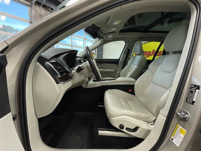 Used 2016 Volvo XC90 T6 Momentum w/ Momentum Plus Package AWD/4WD image 10