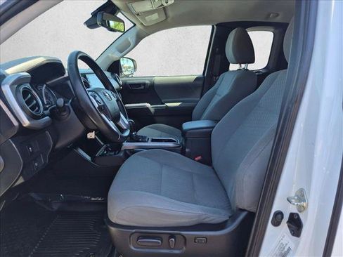 Used 2020 Toyota Tacoma SR5 RWD image 17