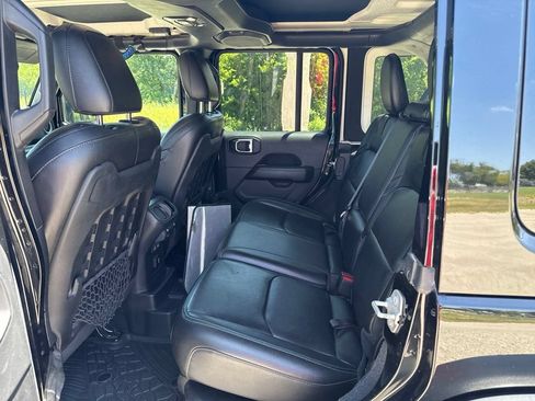 Used 2021 Jeep Wrangler Unlimited Rubicon 4xe w/ Dual Top Group AWD/4WD image 9