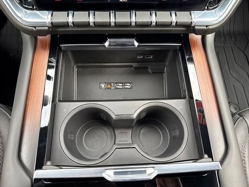 Certified 2025 GMC Yukon Denali image 36