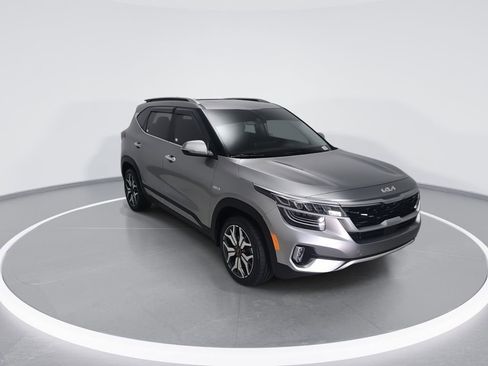 Used 2022 Kia Seltos SX w/ Sunroof Package AWD/4WD image 3