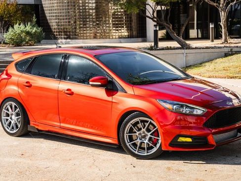 Used 2018 Ford Focus ST w/ Equipment Group 401A image 35