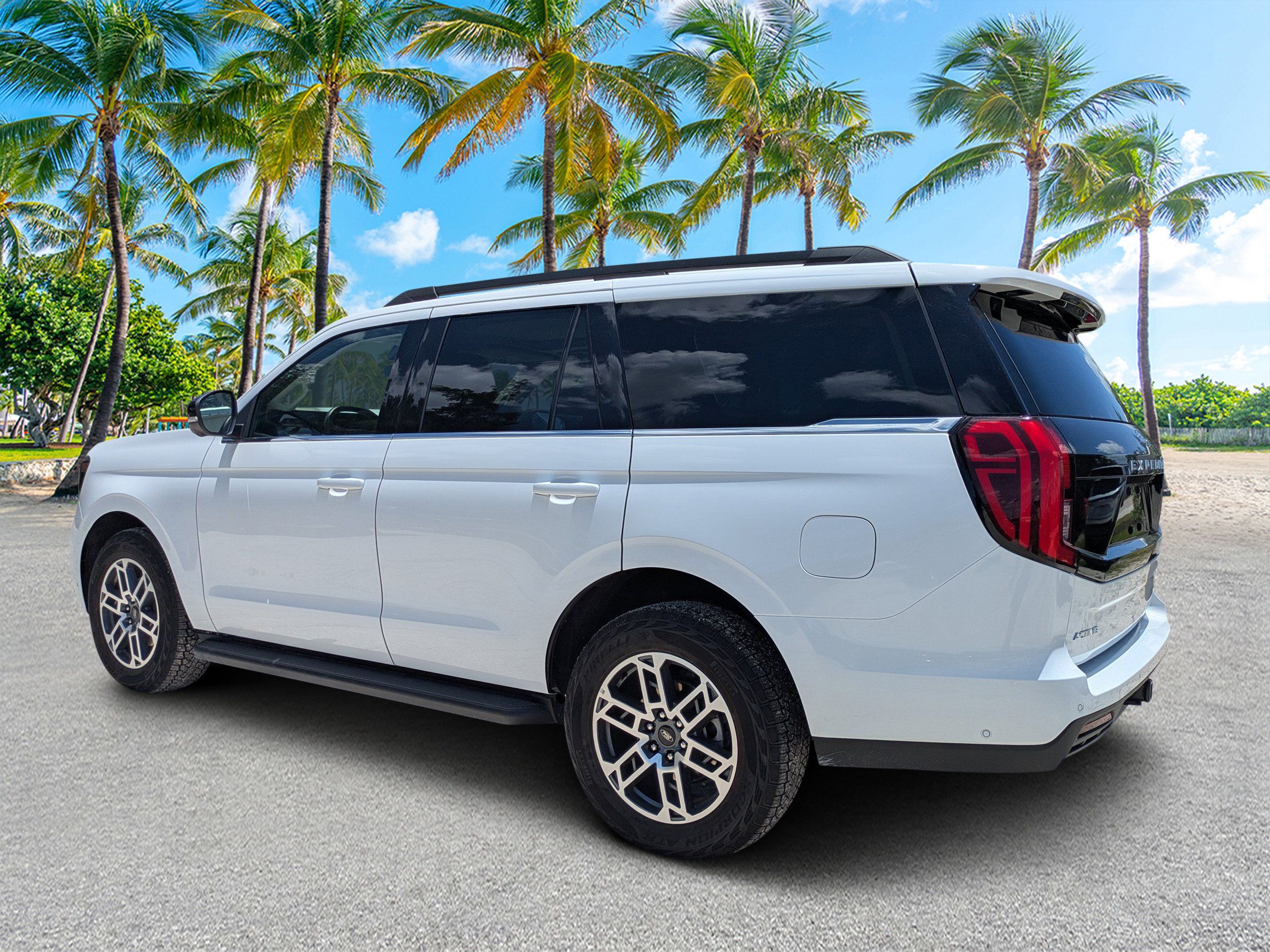 Used 2025 Ford Expedition Active AWD/4WD image 5