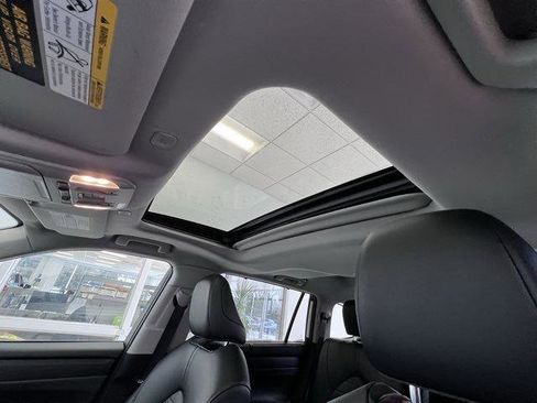 Used 2024 Toyota Highlander XLE image 10