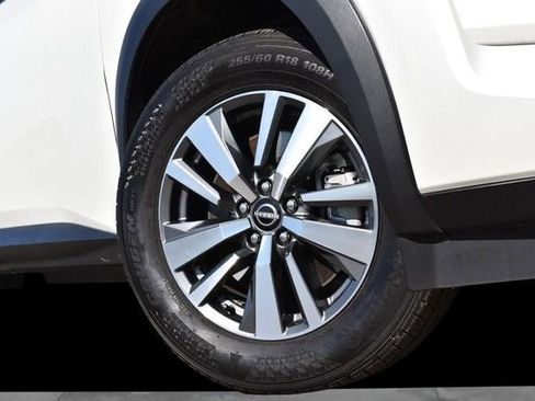 Used 2024 Nissan Pathfinder SL image 3