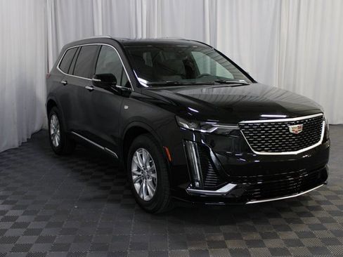 New 2025 Cadillac XT6 Luxury image 1