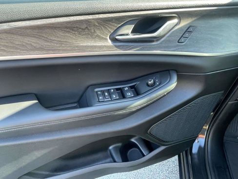 Used 2024 Jeep Grand Cherokee Limited image 14