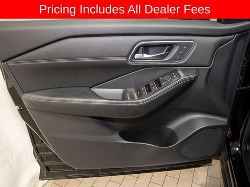 Certified 2024 Nissan Rogue Platinum w/ Platinum Premium Package FWD image 13