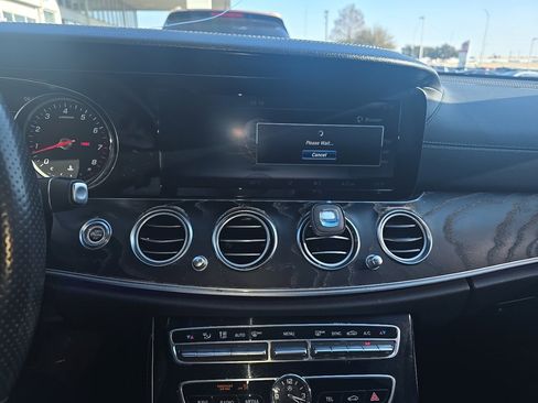 Used 2017 Mercedes-Benz E 300 4MATIC image 10