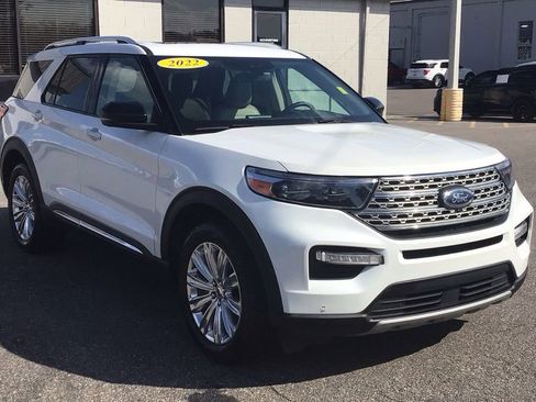 Certified 2022 Ford Explorer Limited w/ Equipment Group 301A image 3