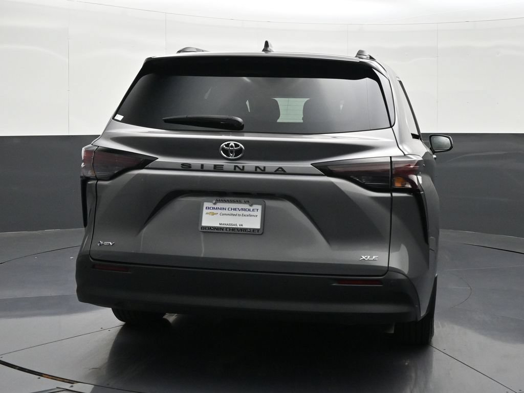 Used 2026 Toyota Sienna XLE FWD image 4