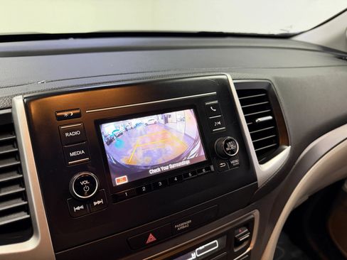 Used 2019 Honda Pilot LX image 33