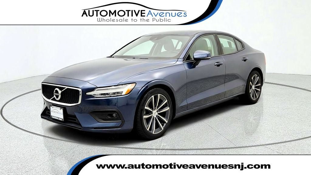 Used 2021 Volvo S60 T5 Momentum FWD image 1