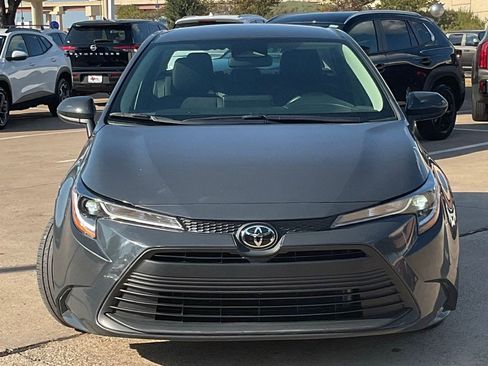 Used 2025 Toyota Corolla LE FWD image 2