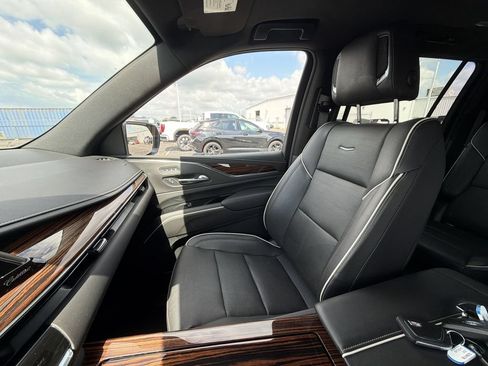 Certified 2021 Cadillac Escalade ESV Premium Luxury AWD/4WD image 35