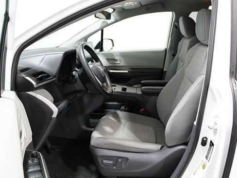 Certified 2021 Toyota Sienna LE image 10