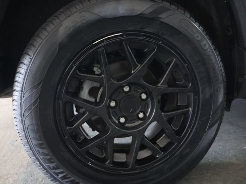 Used 2022 Toyota RAV4 XLE FWD image 32