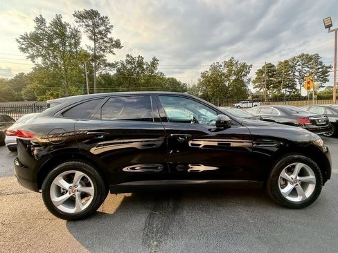 Used 2019 Jaguar F-PACE Premium image 4