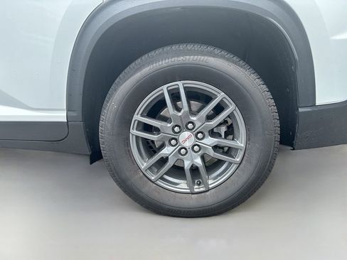 Used 2025 GMC Acadia Elevation FWD image 13