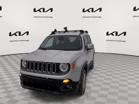 Used 2015 Jeep Renegade Latitude image 3