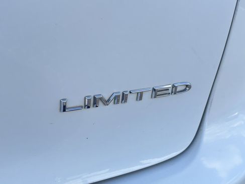 Used 2022 Chrysler Pacifica Limited image 12
