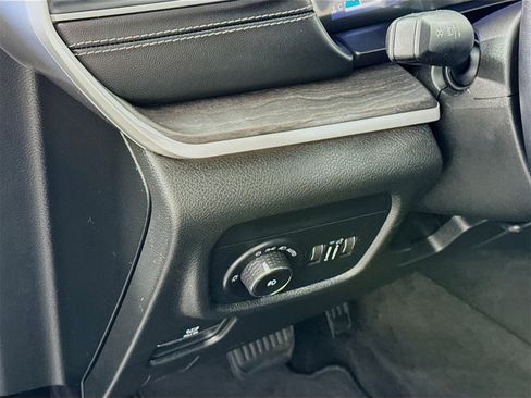 Used 2022 Jeep Grand Cherokee L Limited image 8