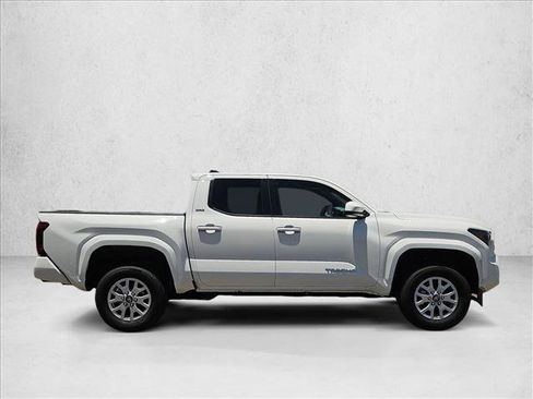 Certified 2025 Toyota Tacoma SR5 AWD/4WD image 4
