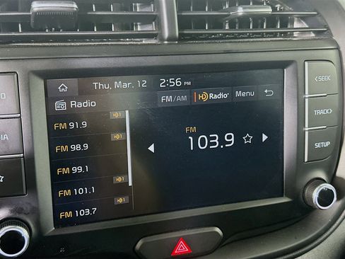 Used 2025 Kia Soul LX w/ LX Technology Package image 21