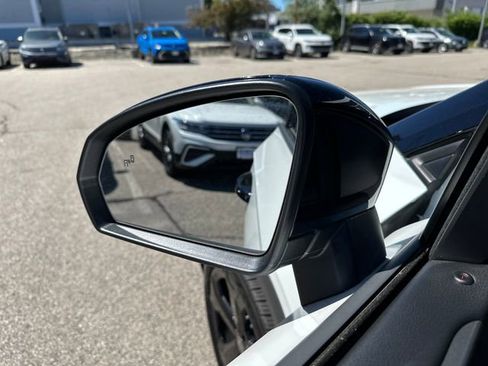 Certified 2025 Volkswagen Taos SE AWD/4WD image 15