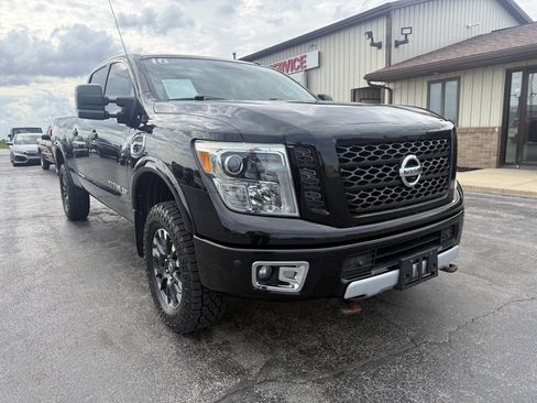 Used 2016 Nissan Titan PRO-4X AWD/4WD image 2