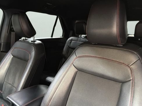 Used 2023 Ford Explorer ST-Line w/ Class IV Trailer Tow Package image 10