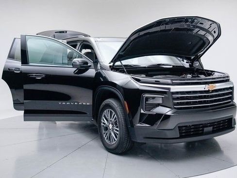 New 2026 Chevrolet Traverse LT w/ Enhanced Driving Package image 16