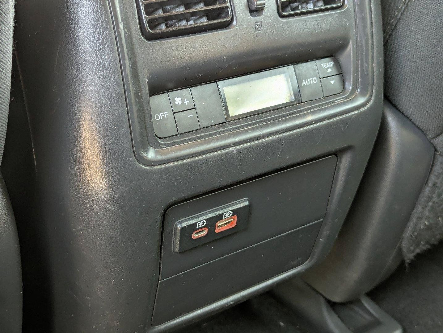 Used 2019 Nissan Pathfinder SV FWD image 23