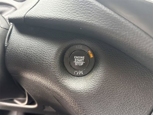 Used 2021 Jeep Cherokee Latitude Plus image 18