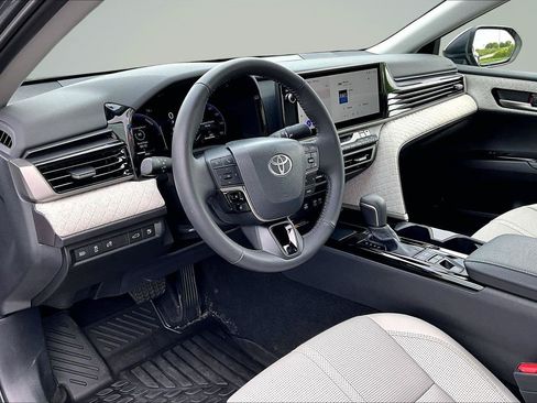 Used 2026 Toyota Camry XLE AWD/4WD image 15